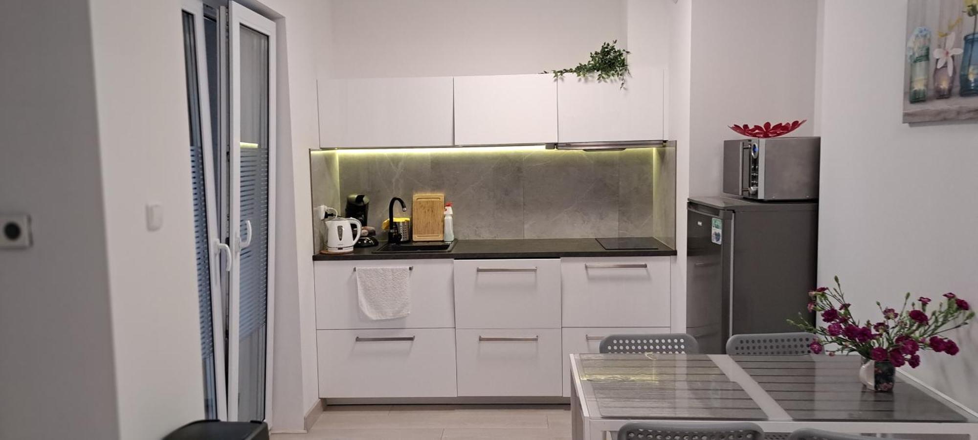 Mila Z Duzym Tarasem I Miejscem Parkingowym Apartment