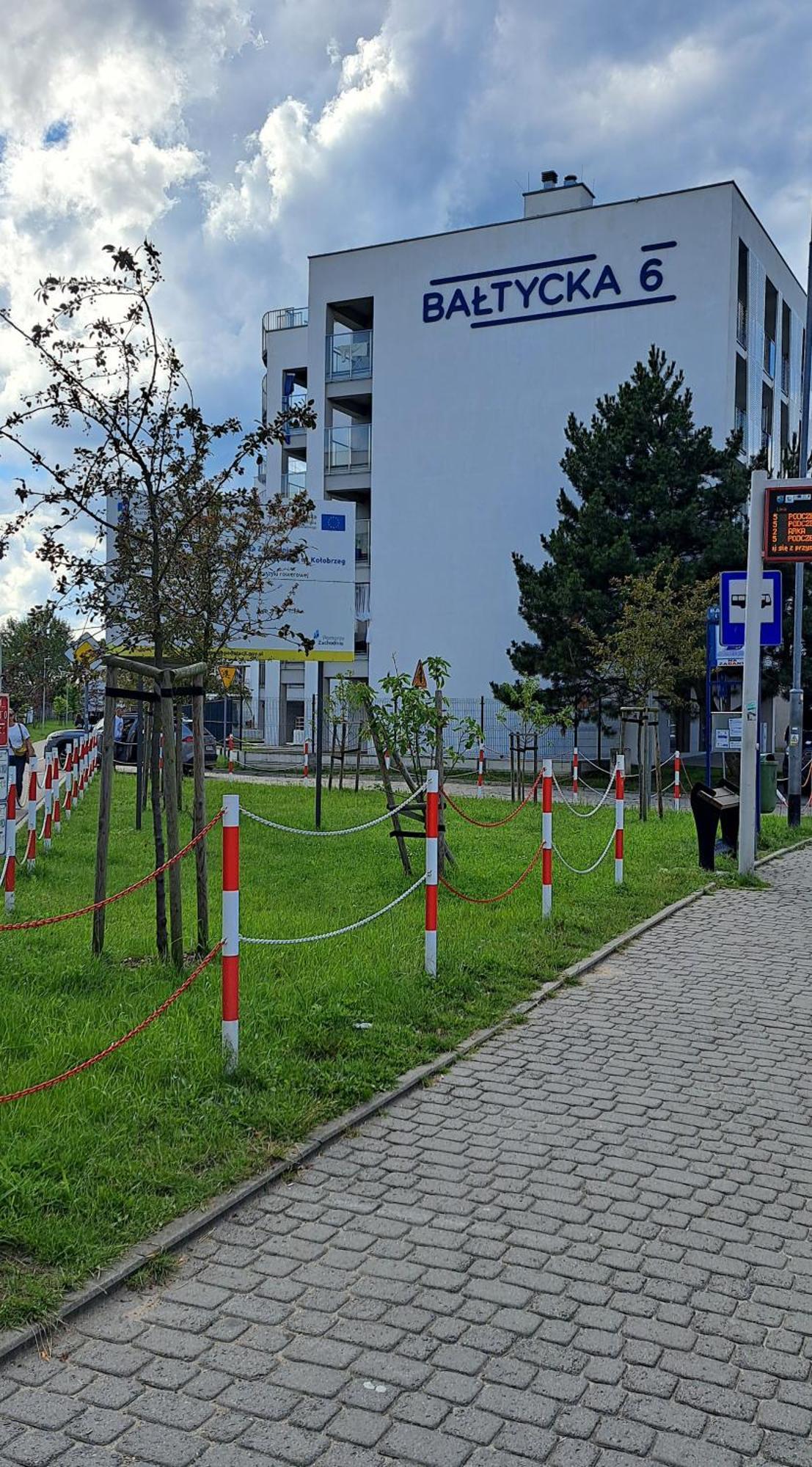 Mila Z Duzym Tarasem I Miejscem Parkingowym Kolobrzeg